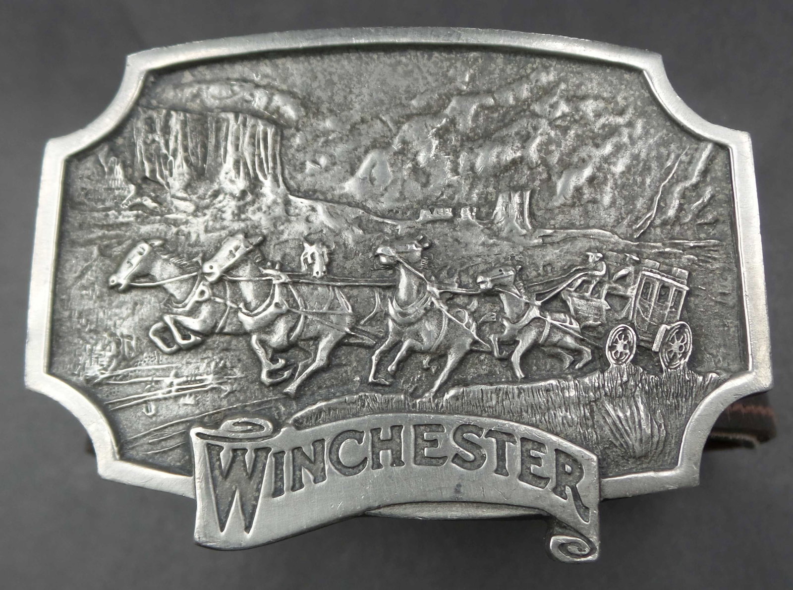 Vintage 1975 WINCHESTER Pewter Belt Buckle /w WINCHESTER Leather Belt (1 of 9)