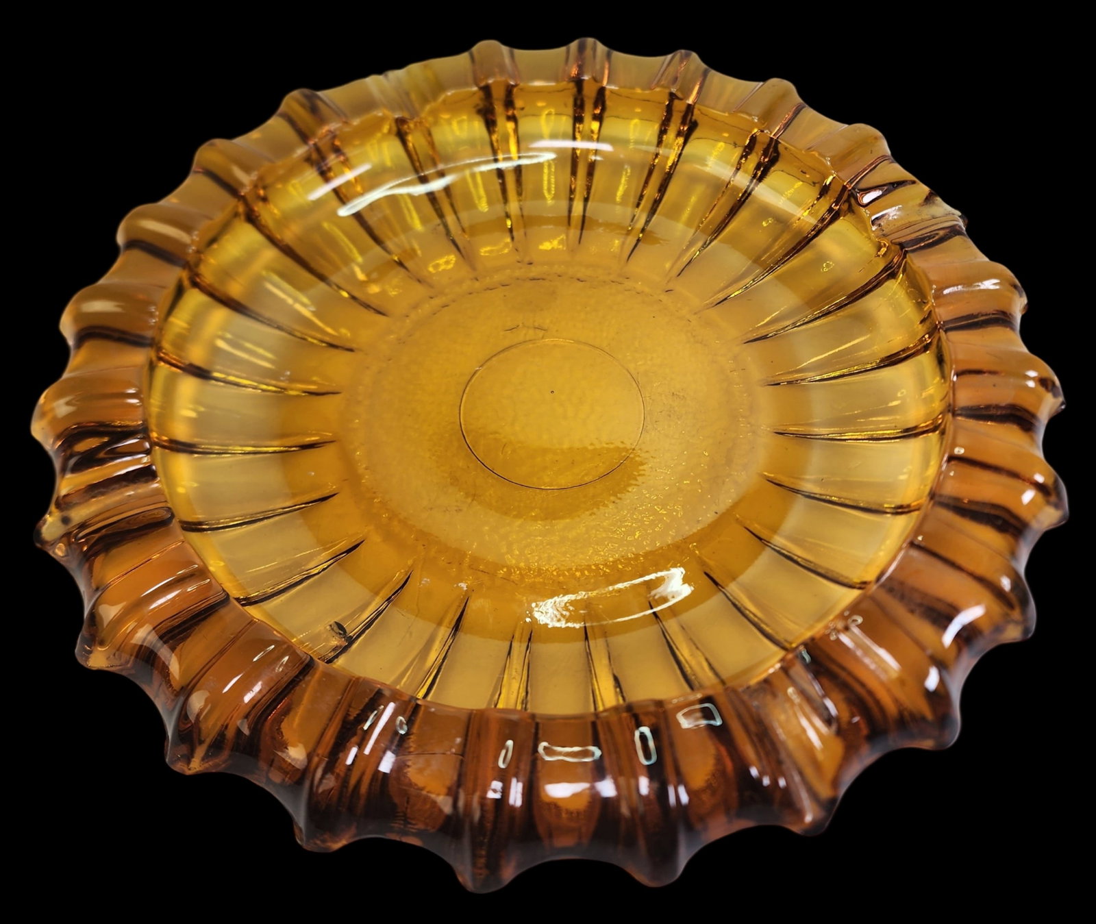Large Vintage Mid Century Modern HAZEL ATLAS Amber Art Glass Ashtray: Great piece in very good vintage condition; no chips, cracks, or repairs. Measures approx. 10" in diameter x 1 1/2" high.