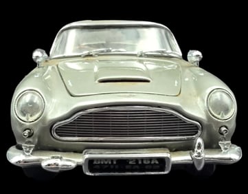 Danbury Mint 1/24 Aston Martin DB5 007 James Bond Car /w Many Gimmicks