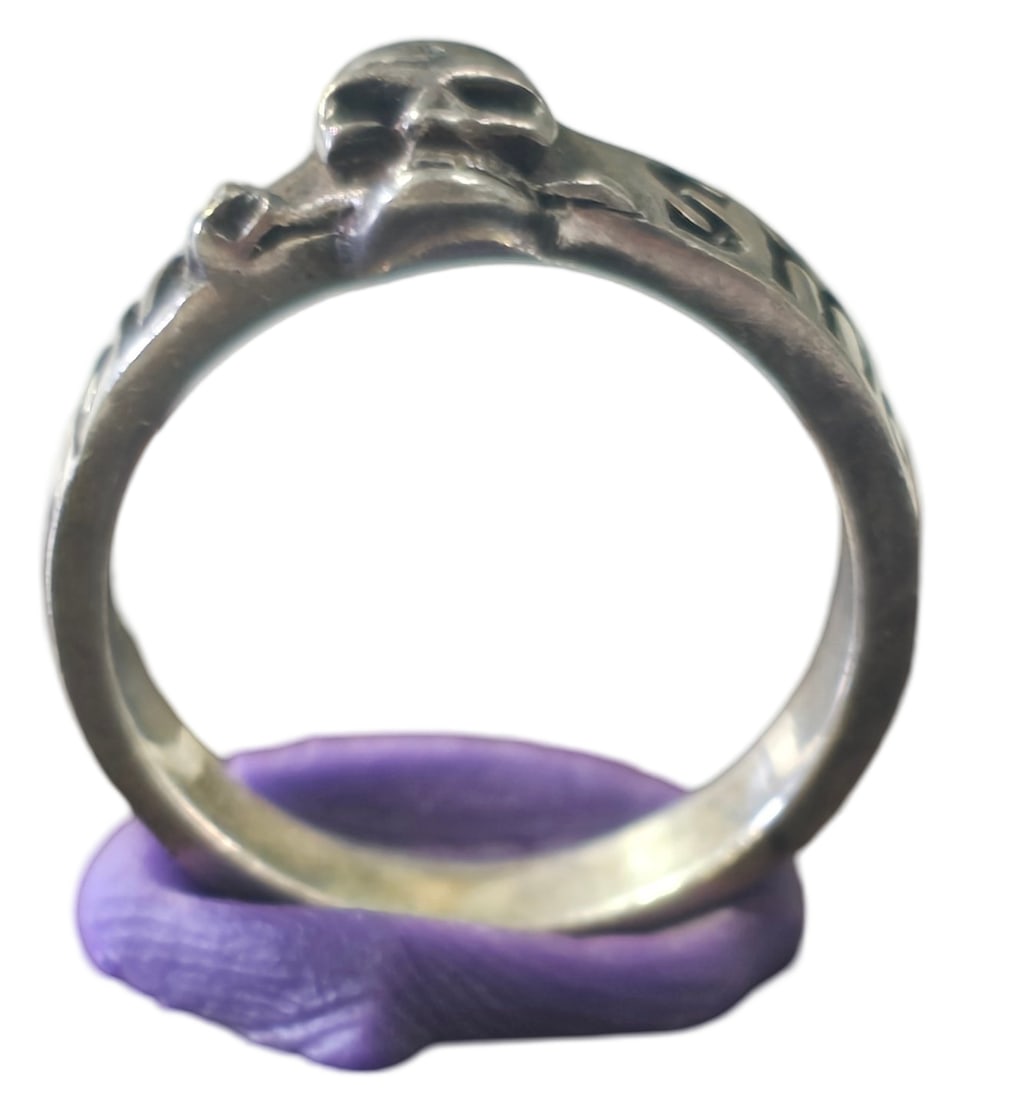 Vintage Sterling Silver Gothic Skull Ring (1 of 4)