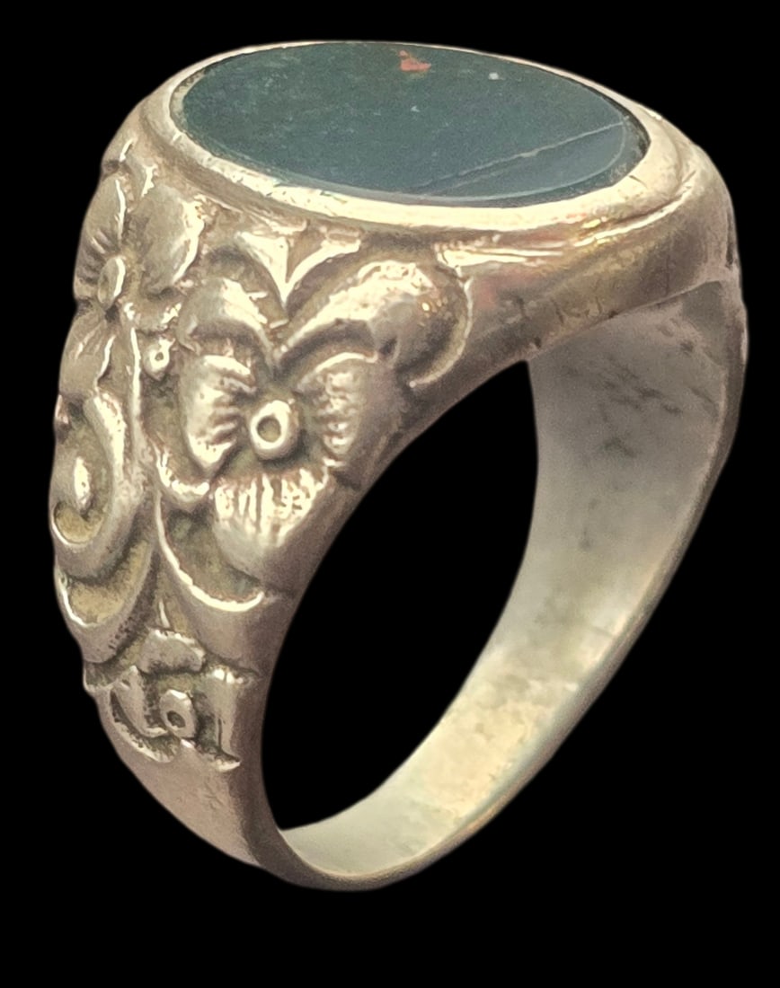 Vintage European 835 Silver & Green Jade Mens Ring /w Flower Design (1 of 5)