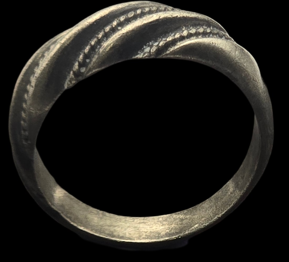 Vintage Sterling Silver Ring with Twisted Rope Design (1 of 4)