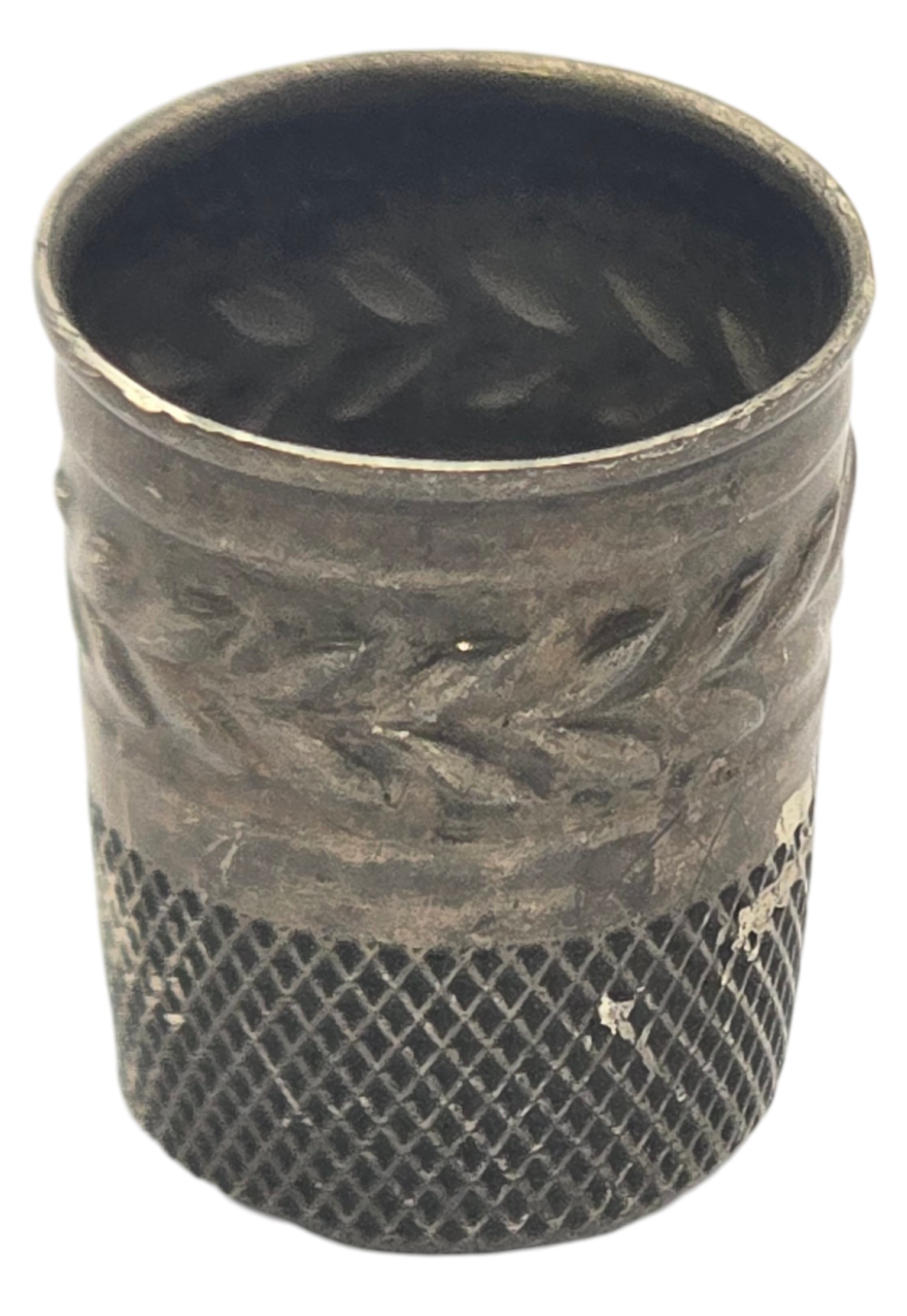 Ornate Vintage 800 Silver Thimble: Measures approx. 3/4" long x 1/2" wide and weighs ca. 4.2 grams. Very good vintage condition with minor wear and patina according to age. Tested for a minimum of 800 (80%). SHIPPING: We ship in-house