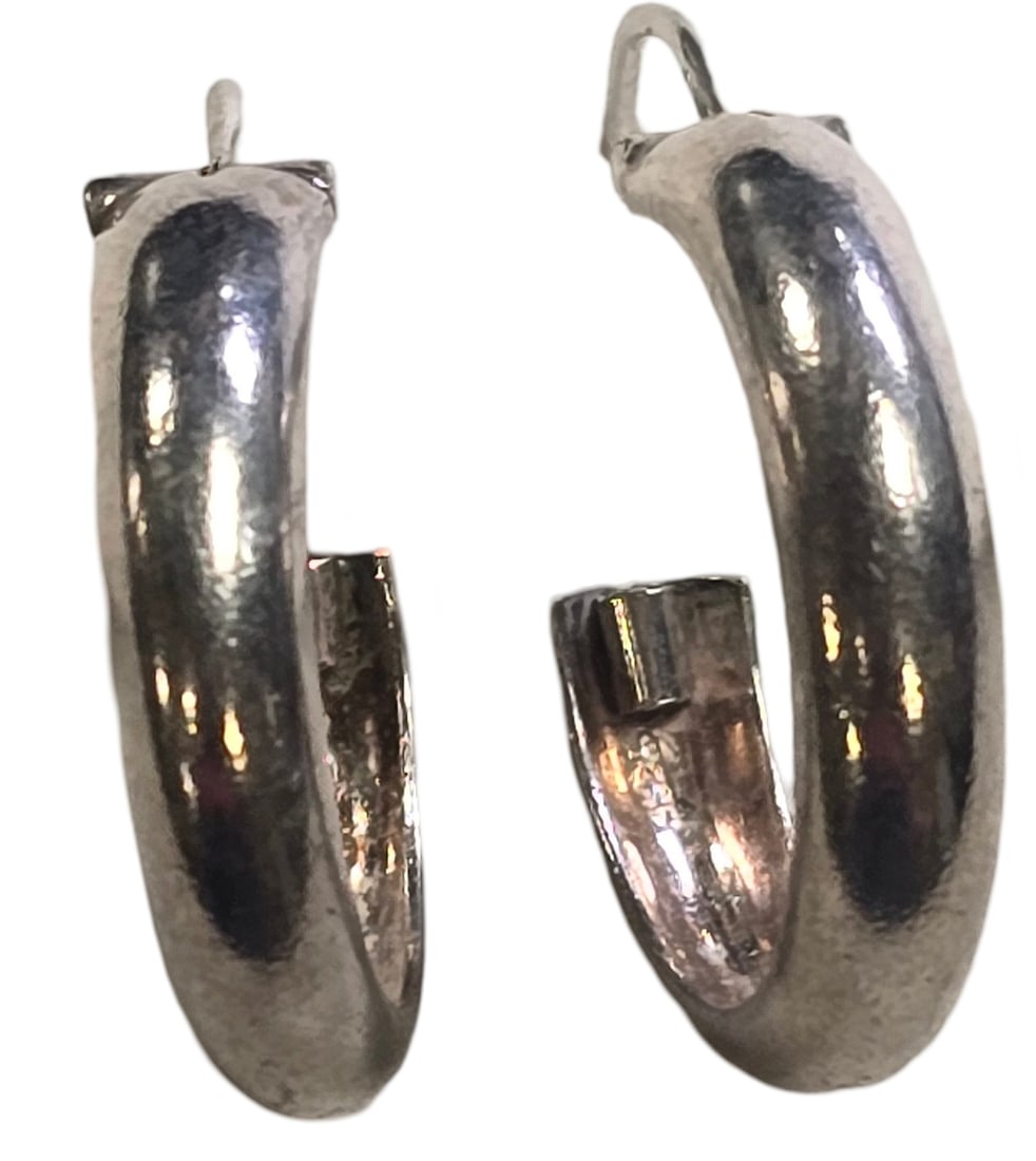 Pair of Stylish Vintage Sterling Silver Hoop Earrings: Each measures approx. 3/4" in diameter and weighs ca. 1.8 grams. Very good vintage condition with minor wear and patina according to age. Tested for a minimum of 800 (80%) silver. SHIPPING: We ship in