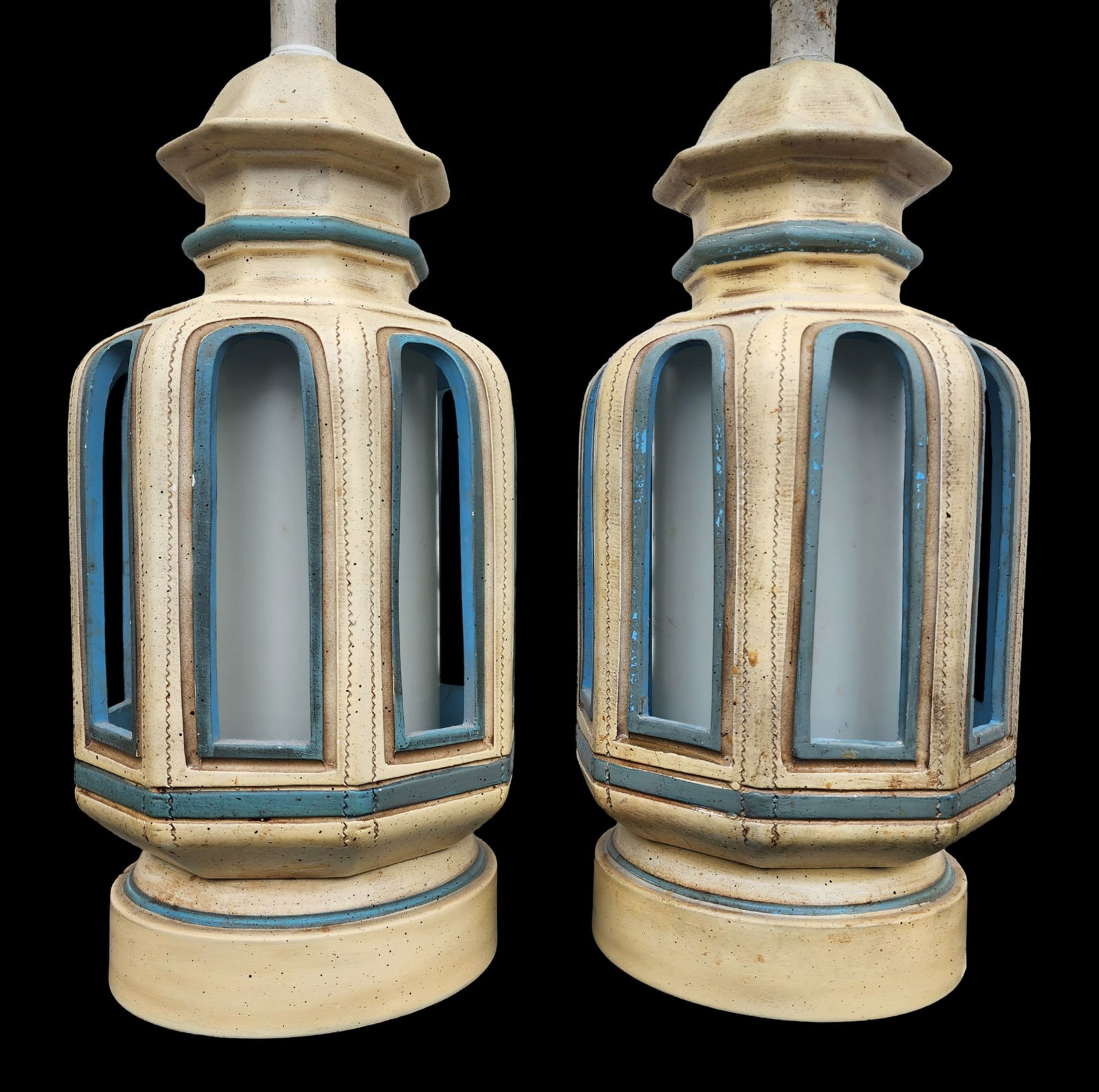 Pair of Vintage Mid-Century Modern Chinoiserie Pagoda Shaped Ceramic Table Lamps (1 of 7)