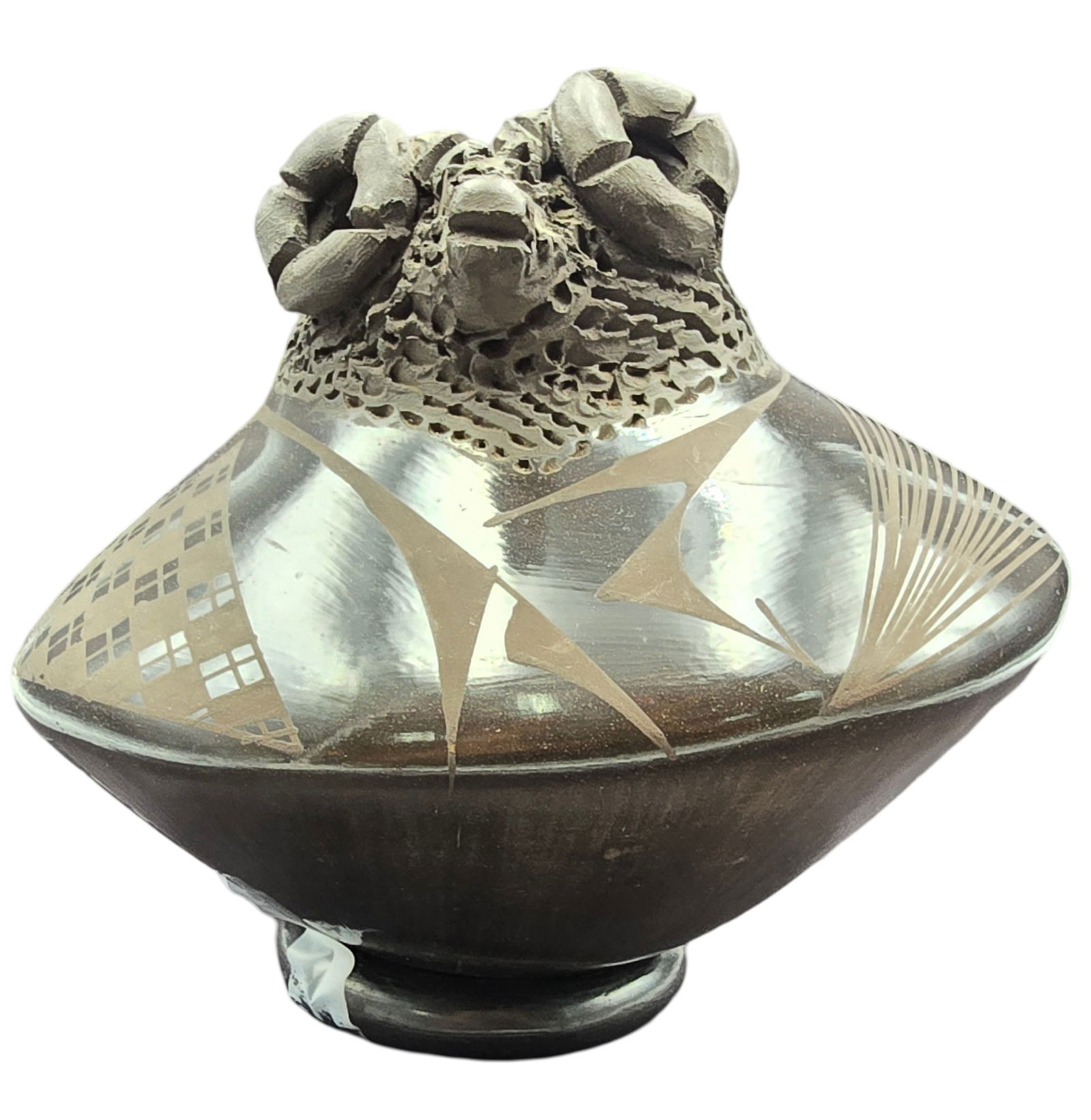 Vintage JOSE QUEZADA Mata Ortiz Black on Black Graphite Pottery Ram's Head Pot (1 of 5)