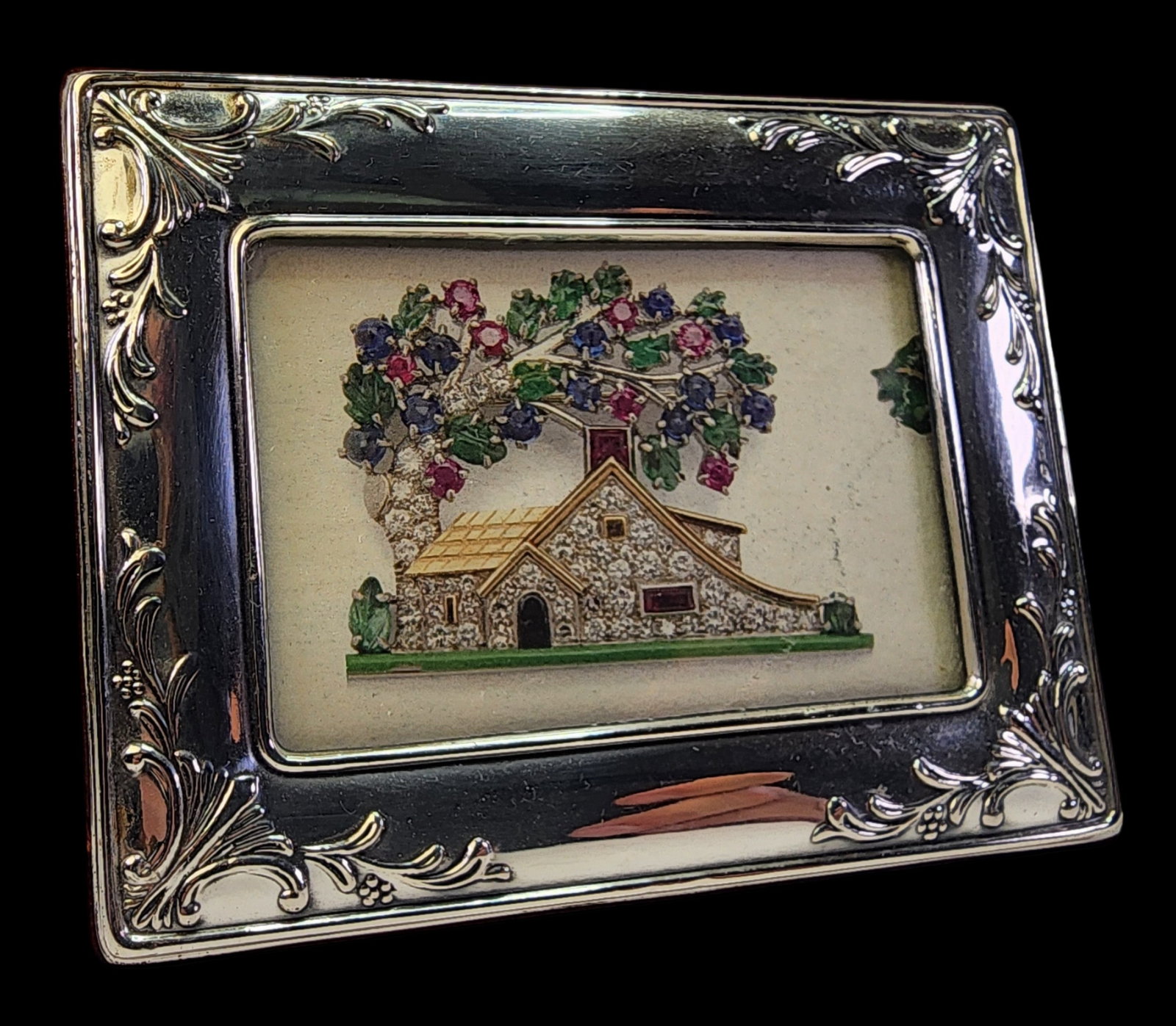 Vintage Silverplate Metal & Wood Picture Frame: Beautiful vintage piece in very good condition; no missing parts or repairs. Minor wear and patina according to age. Measures approx. 3 7/8" high x 4 7/8" long.