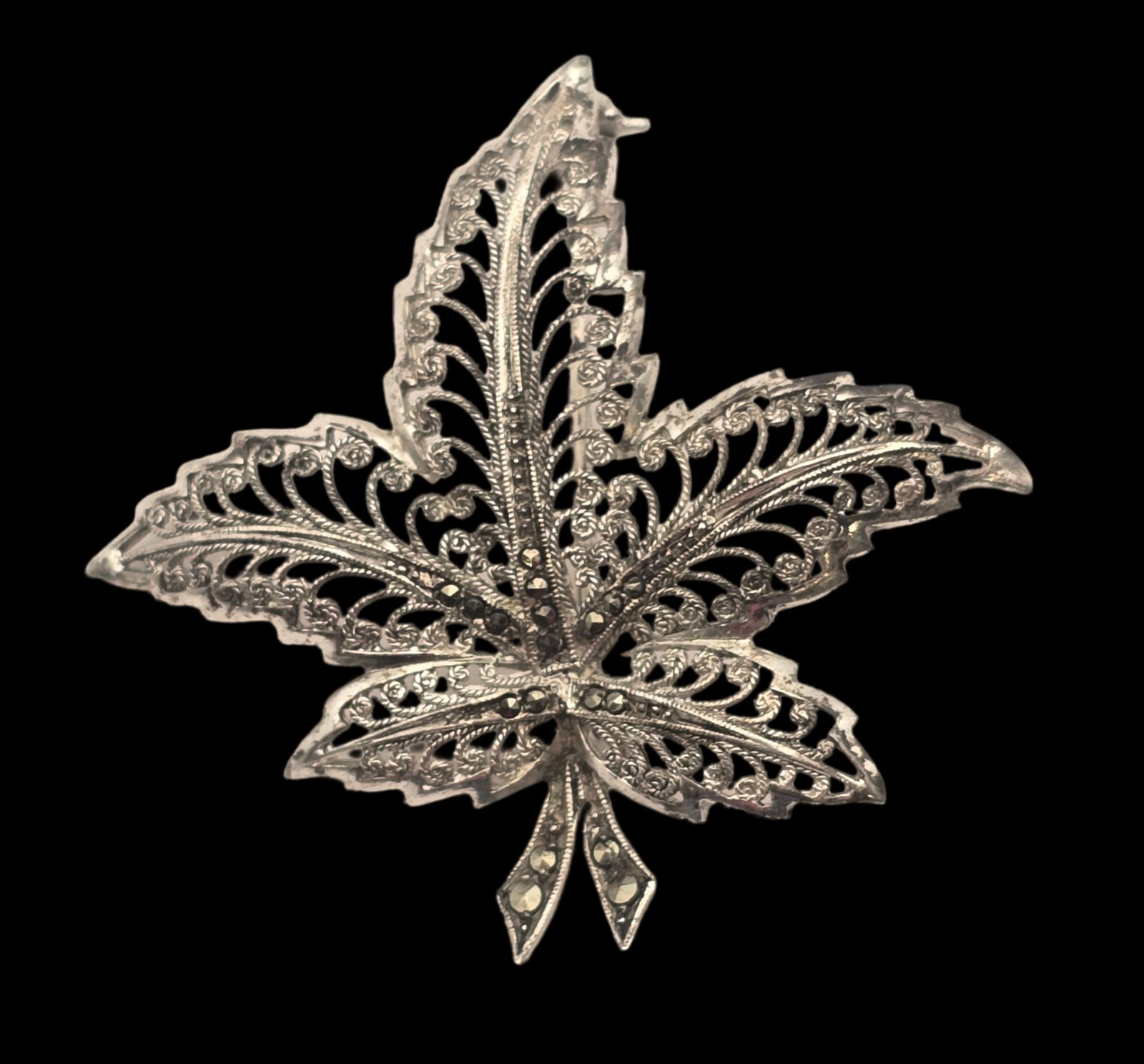 Pair of Vintage Handmade European Filigree Silver Maple Leaf Brooches / Pins: Each measures approx. 1 1/2" wide x 1 1/2" high. Joint weight is ca. 10 grams. Very good vintage condition with some patina and loss of rhodium plating according to age. Tested for a minimum of 800 (8