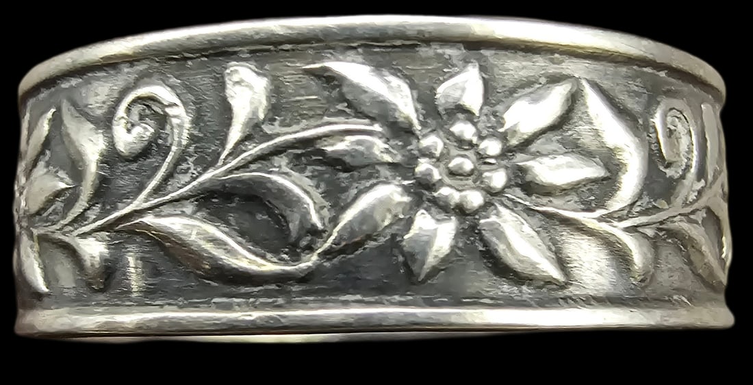 Antique European 835 Silver Band Ring /w Floral Design: Very good antique condition with some patina and wear according to age. The ring is a size 6 and weighs ca. 1.35 grams. Marked for 835 (83.5%) silver. SHIPPING: We ship in-house and charge a flat fee 