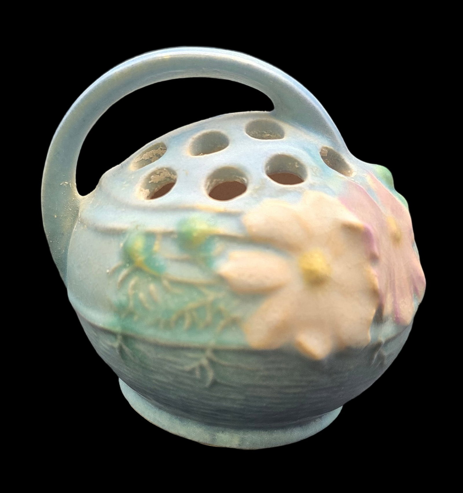 Vintage ROSEVILLE Art Pottery COSMOS Blue 14-Hole Frog: Very good vintage condition with minor wear according to age, please see pictures. No cracks or repairs. Measures approx. 4" high x 4" wide. Marked.