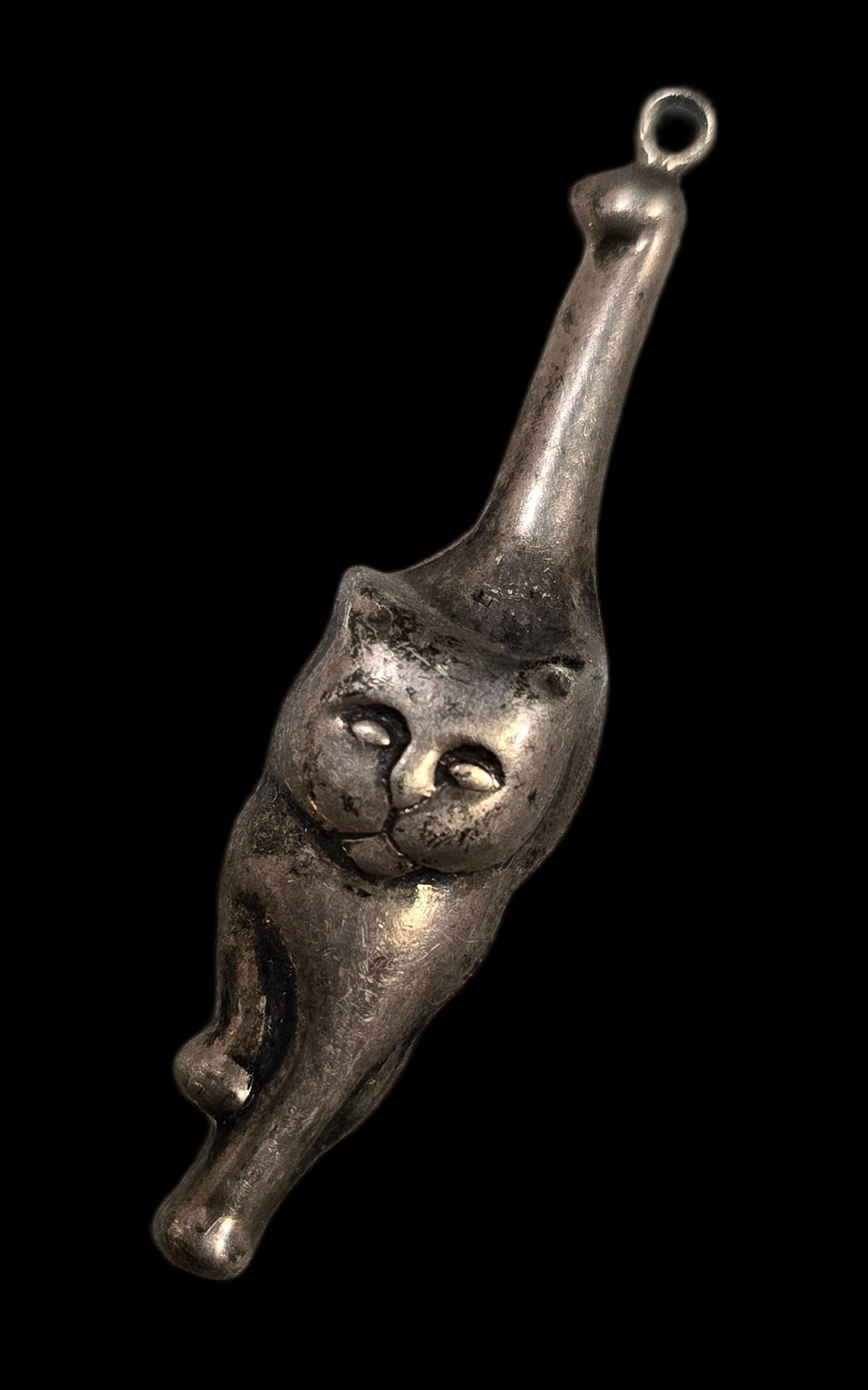 Unusual Vintage Sterlling Silver Cat Pendant: Very good vintage condition with some patina according to age, please see pictures. Measures approx. 2" long and weighs ca. 2.5 grams. Marked.