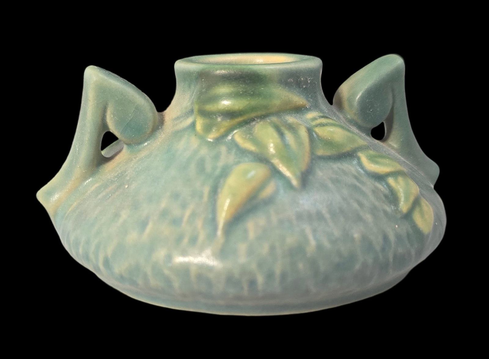 Vintage ROSEVILLE Art Pottery CLEMATIS Blue Candle Holder: Very good vintage condition with minor wear according to age, please see pictures. No cracks or repairs. Measures approx. 2 1/2" high x 5" wide. Marked.