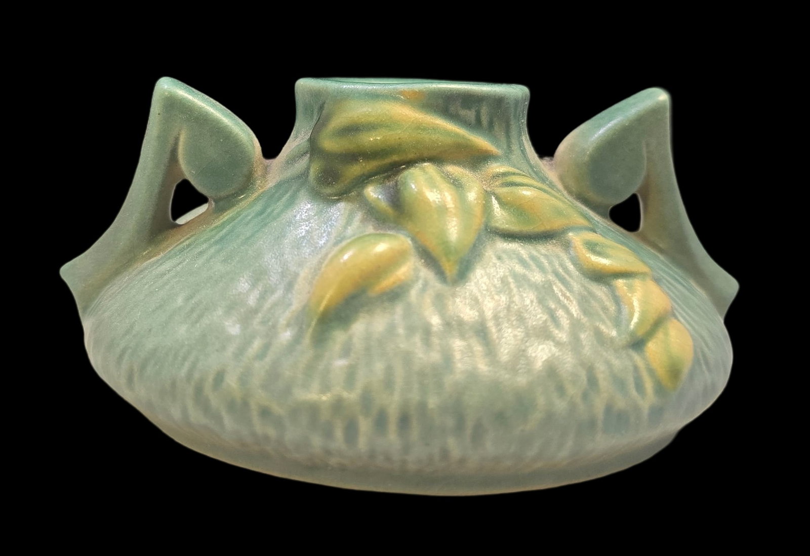Vintage ROSEVILLE Art Pottery CLEMATIS Blue Candle Holder: Very good vintage condition with minor wear according to age, please see pictures. No cracks or repairs. Measures approx. 2 1/2" high x 5" wide. Marked.