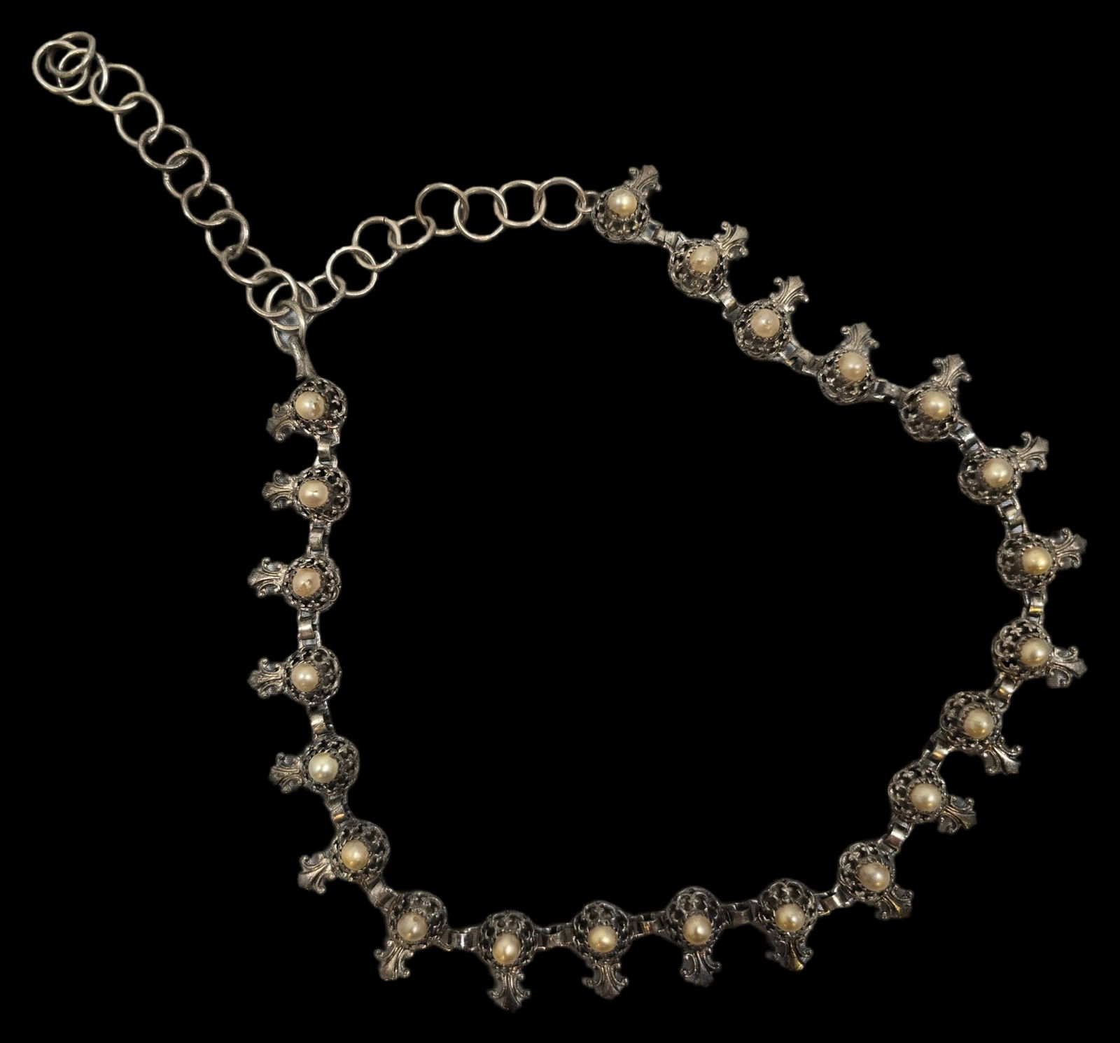 Very Unusual Vintage Sterling Silver & Pearl Necklace: Very good vintage condition with some patina according to age, please see pictures. Measures approx. 19" wide and 37.8 grams. Marked.