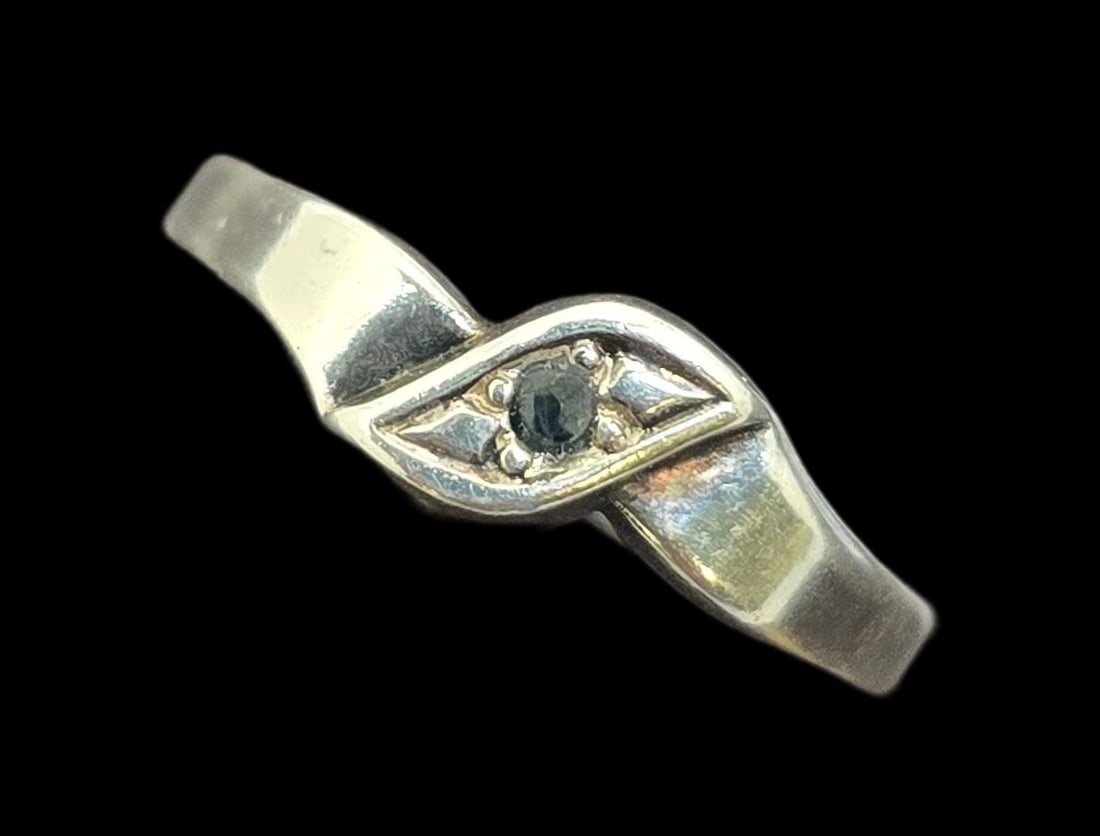 Vintage European 800 Silver & Gemstone Ring: Very good vintage condition with some patina according to age, please see pictures. The ring is a size 7 1/2 and weighs ca. 1 gram. Marked.