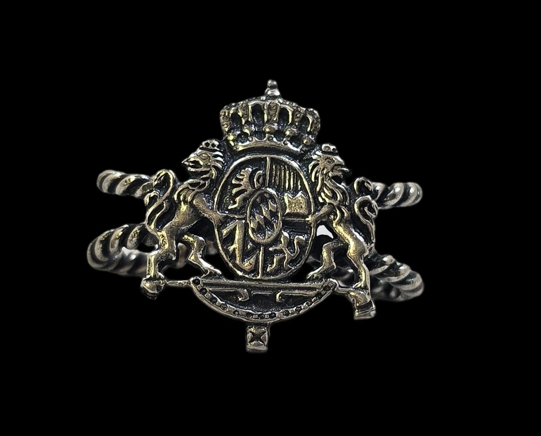 Vintage European 800 Silver Aristocratic Crest Bolo Tie Slider: Very good vintage condition with some patina according to age, please see pictures. Measures approx. 1" wide and weighs ca. 6 grams. Marked.