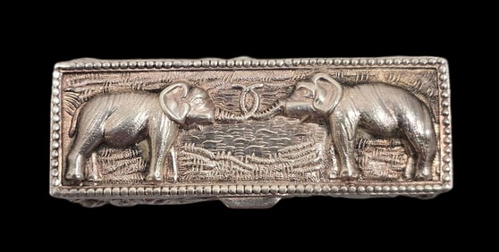 Vintage Oriental 900 Silver Elephant Themed Snuff or Pill Box