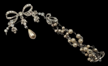 Vintage Silvertone Metal & Rhinestone Costume Jewelry Brooch
