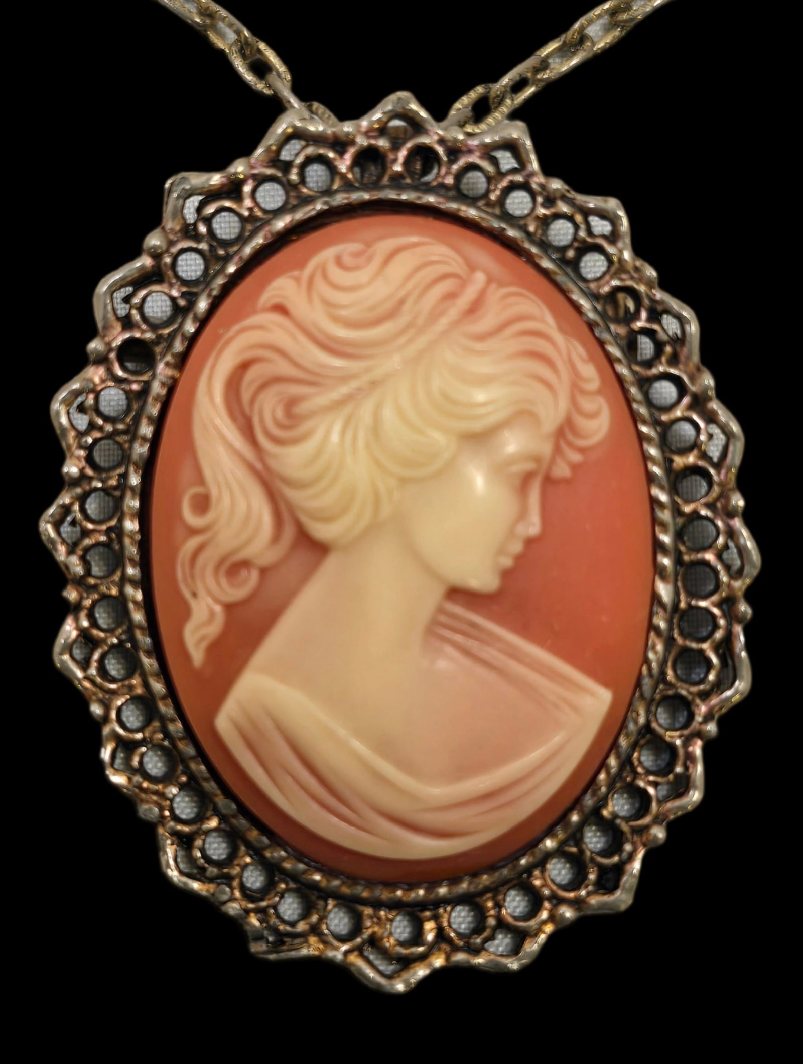 Vintage Goldtone Metal Costume Jewelry Cameo Pendant Necklace: Very good vintage condition with minor patina according to age. Measures approx. 13 1/2" long and weighs ca. 30 grams.