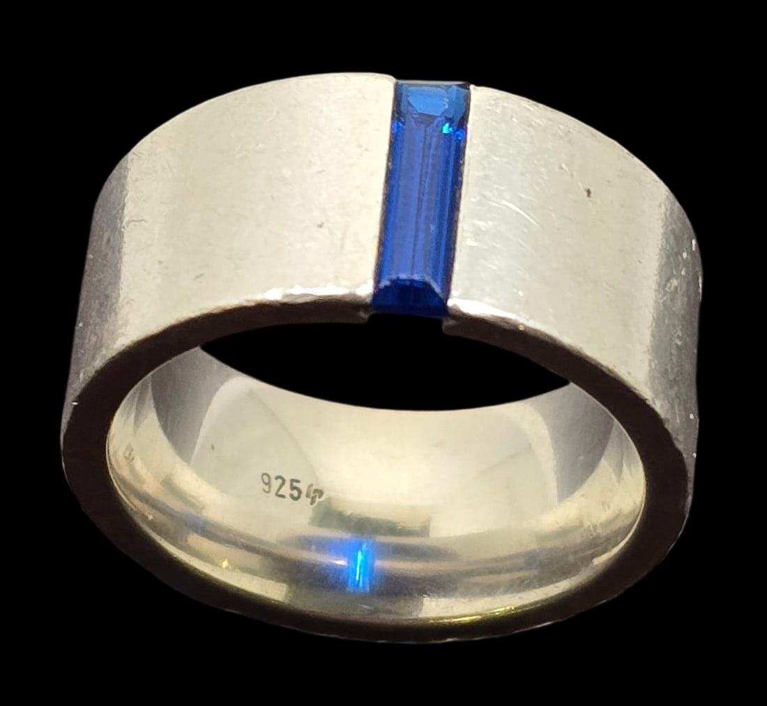 Very Unusual & Stylish Vintage Sterling Silver & Blue Rhinestone Band Ring (1 of 4)