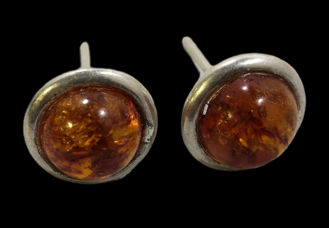 Vintage European 800 Silver & Baltic Amber Stud Earrings: Very good vintage condition with some patina according to age, please see pictures. Each measures approx. 1/2" long and weighs ca. 1 gram.