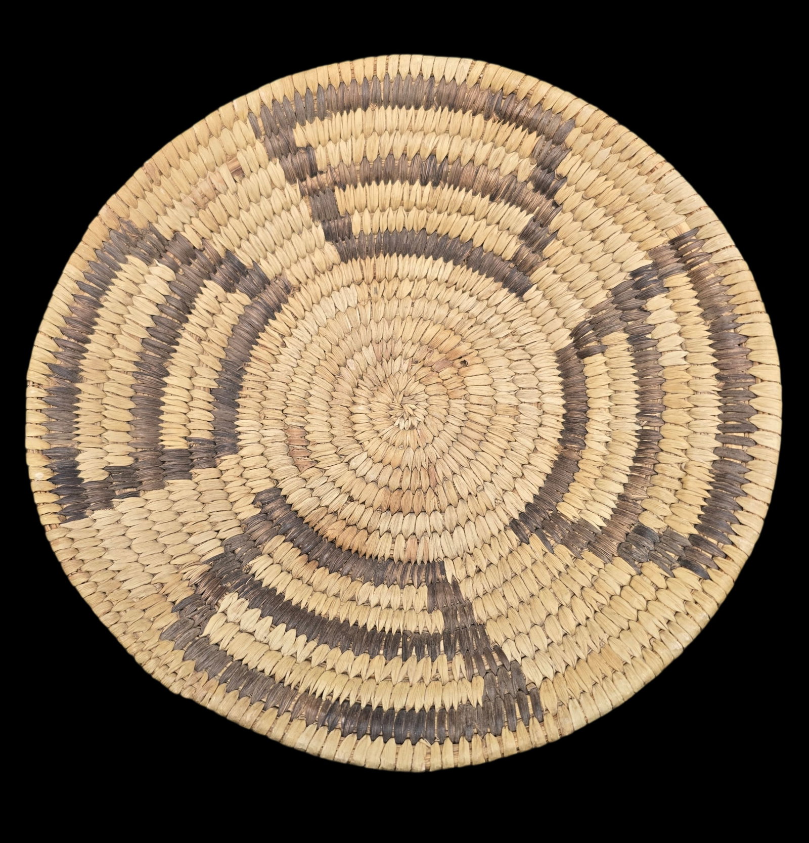 Vintage Native American Handwoven Basket: Very good vintage condition with minor wear according to age, please see pictures. No damage or repairs. Measures approx. 10" in diameter.