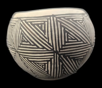 Vintage Southwestern Native American Pueblo D. PATRICIO Acoma Pottery Vessel