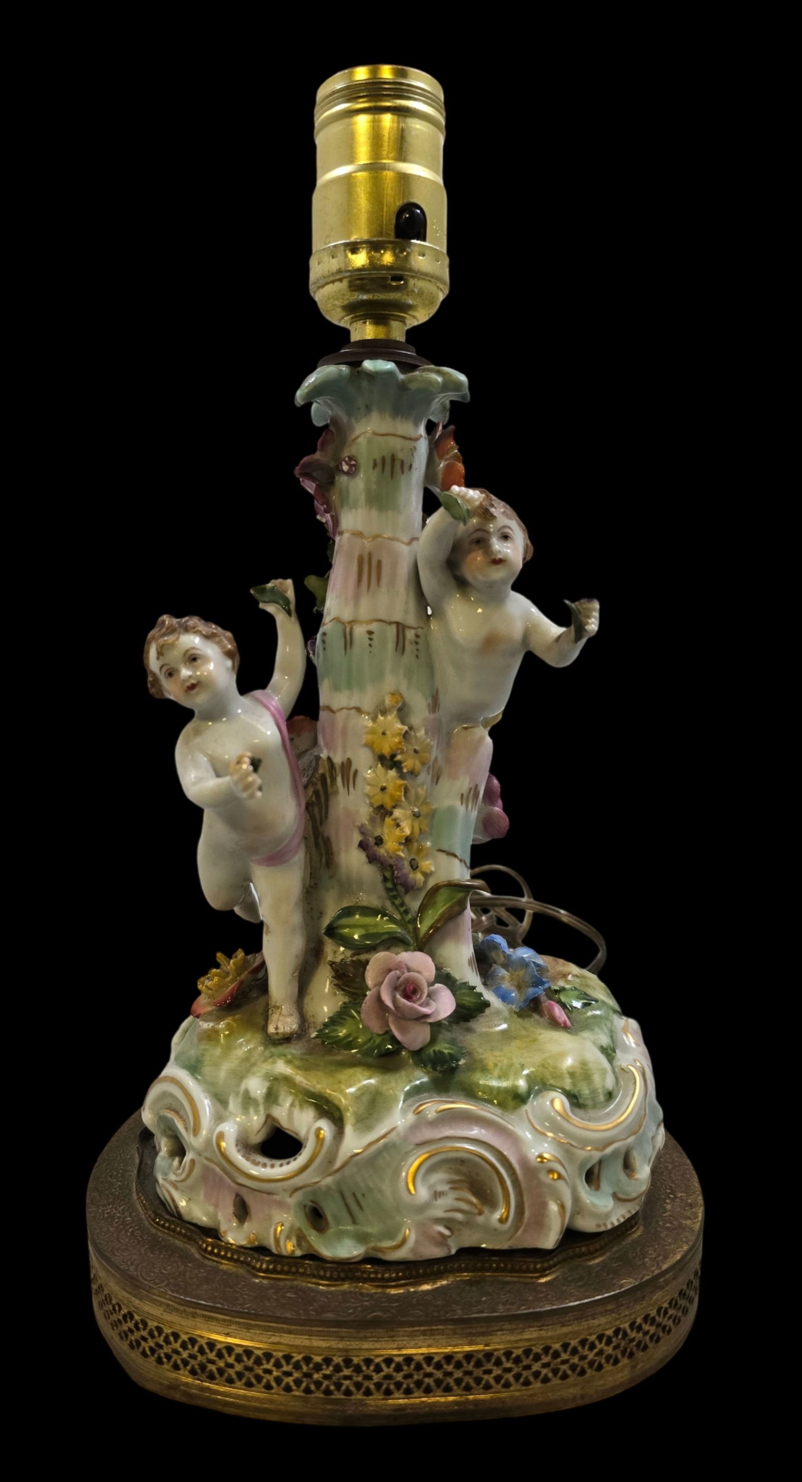 Vintage Brass & Figural Porcelain Capodimonte Table Lamp: Very good vintage condition with minor wear according to age, please see pictures. No cracks or repairs. Measures approx. 12 1/2" high x 6" wide.