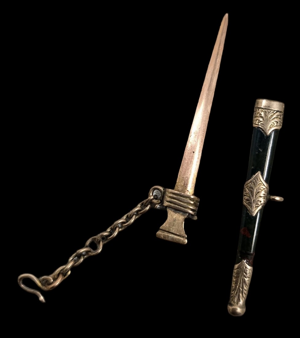 Antique Victorian Dagger Shaped Toothpick /w Sheath: Very good vintage condition with minor wear according to age, please see pictures. Measures approx. 1 1/2" long.