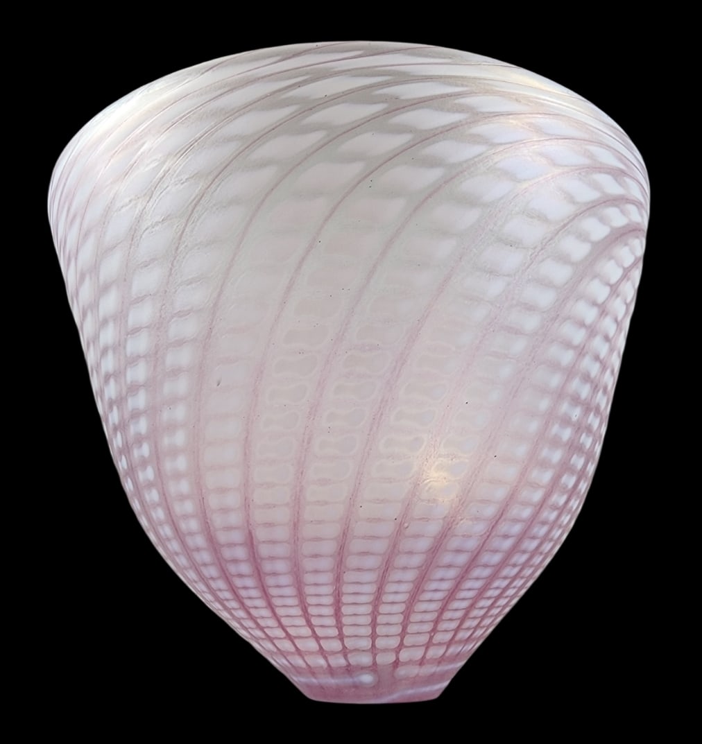 Vintage KOSTA BODA Bertil Vallien Minos Series Iridescent Green Art Glass Bowl - Signed: Very good vintage condition; no chips, cracks, or repairs; minor wear according to age. Measures approx. 4 1/2" high x 5 3/4" in diameter. Signed on the bottom.