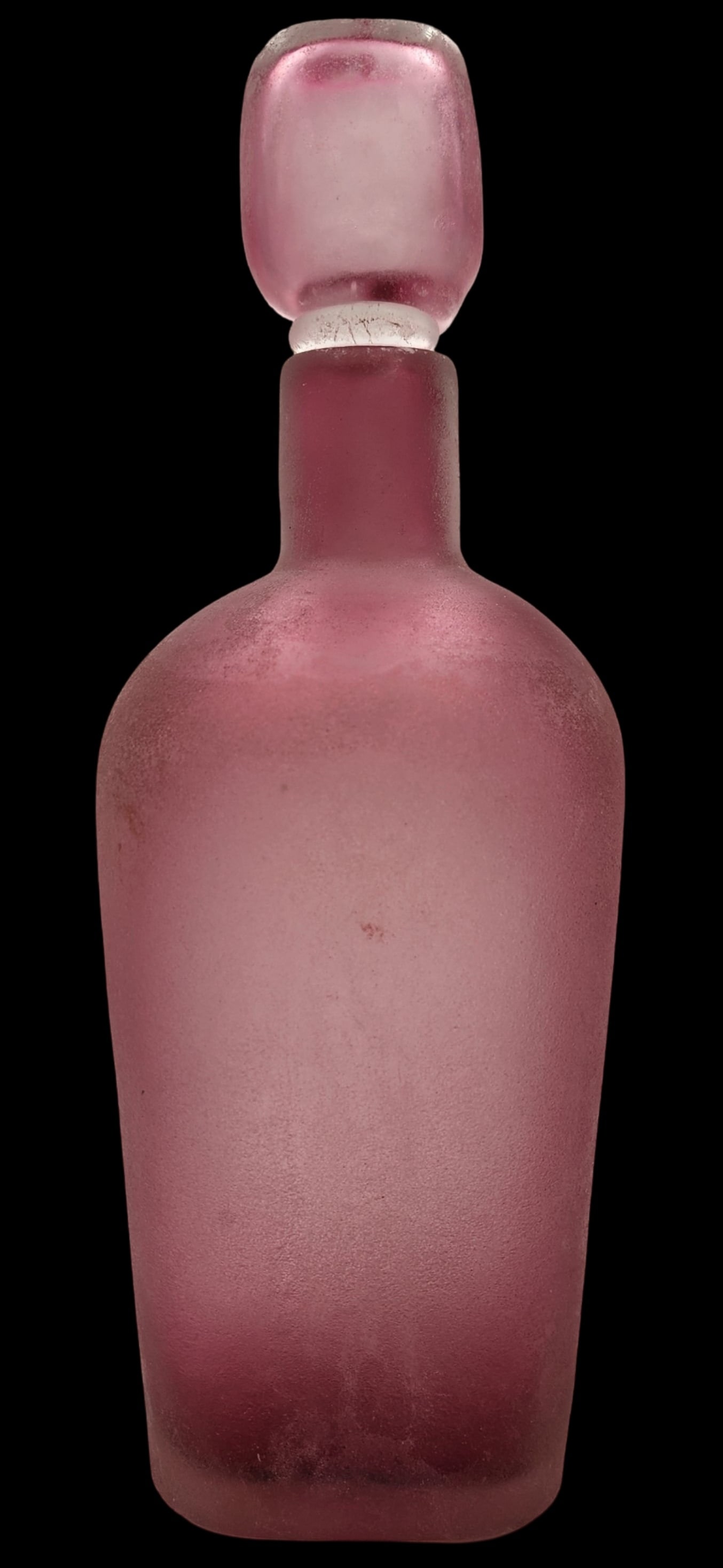 Rare Vintage CENEDESE Murano Italy “Scavo?? Red Art Glass Bottle: Rare Vintage CENEDESE Murano Italy “Scavo” Red Art Glass Bottle. Very good vintage condition; no chips, cracks, or repairs; some wear on the rim and stopper base from stopper movement. Measure