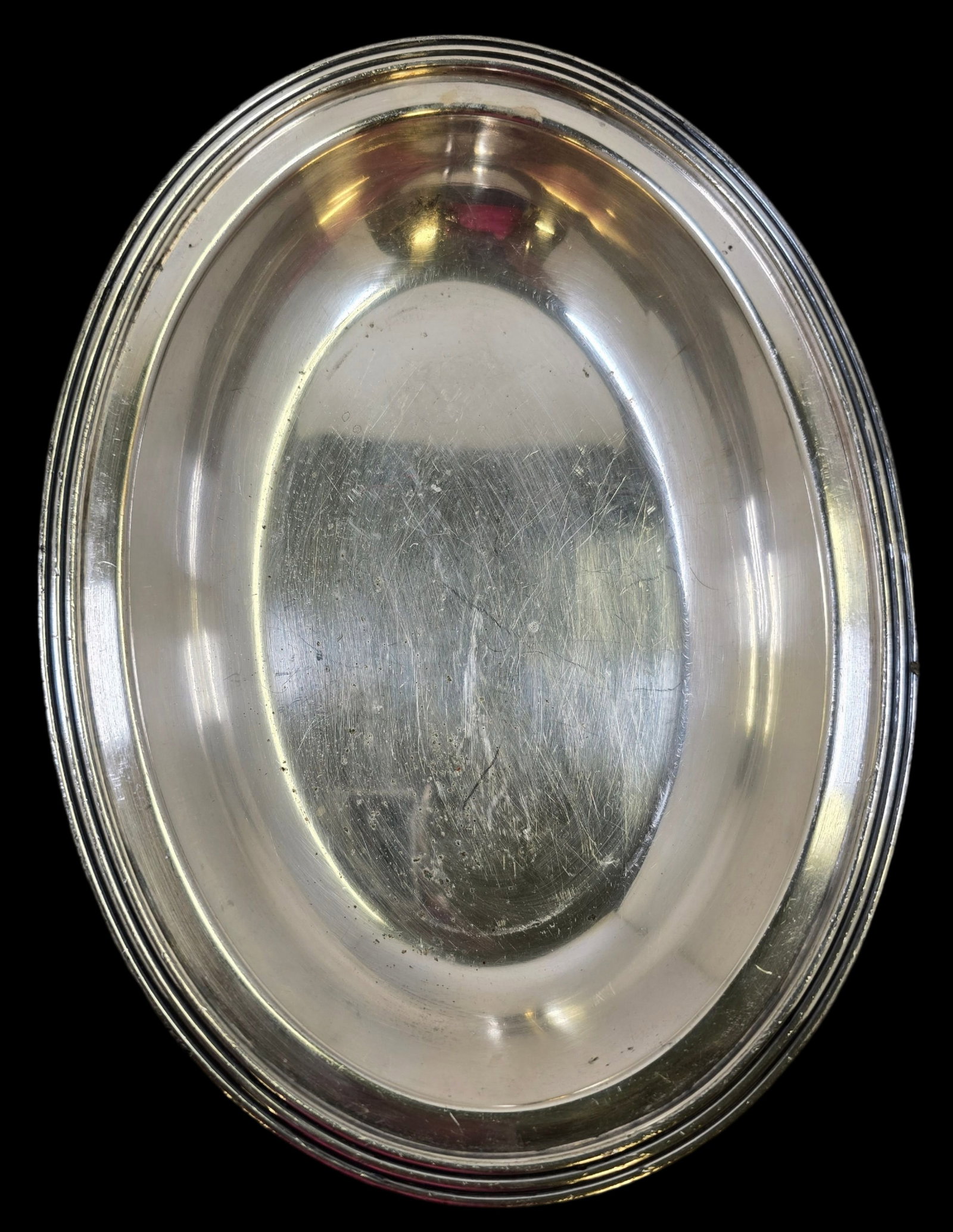 Vintage MERIDEN BRITANNIA COMPANY Silverplate Bowl: Very good vintage condition with minor wear accoding to age. Measures approx. 11" wide and weighs ca. 315 grams. Marked.