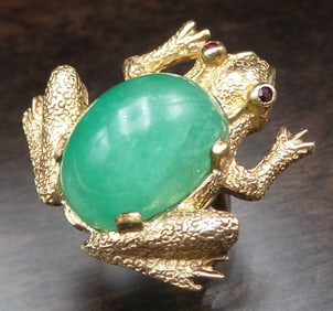 Unusually Heavy Vintage 14K Gold, Ruby & Jade Frog Ring
