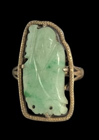 Vintage Art Deco 14K Yellow Gold & Carved Jade Ring