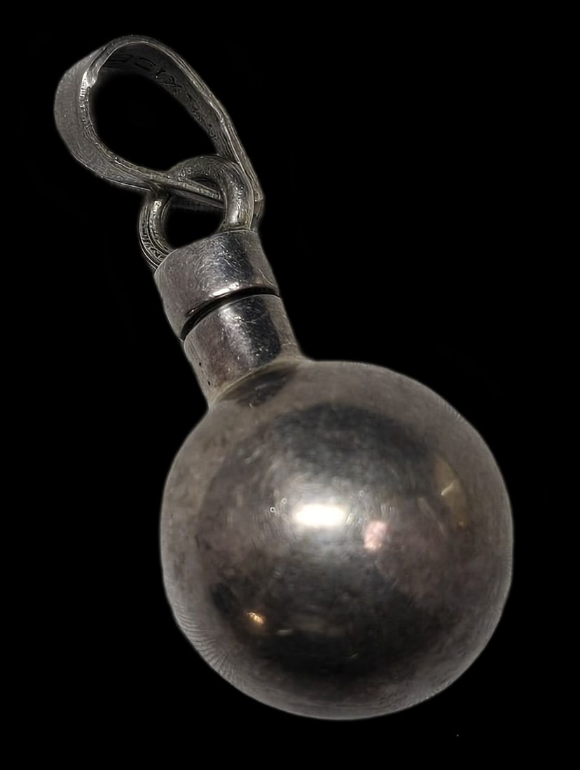 Vintage TAXCO Mexico Sterling Silver Snuff or Perfume Bottle: Very good vintage condition with minor patina and wear according to age. Measures approx. 1" high and weighs ca. 8.5 grams. Marked for Sterling Silver. SHIPPING: We ship in-house and charge a flat fee