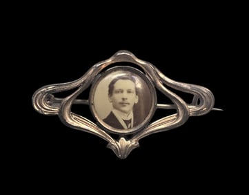 Antique ca. 1900 European Gold Filled Metal Picture Brooch