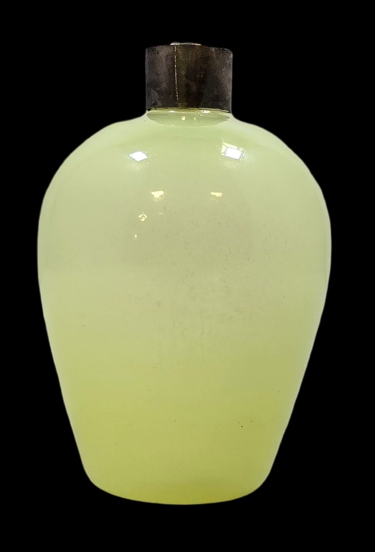 Very Rare Antique Art Deco Yellow Uranium / Vaseline Glass Scent Bottle /w Silver Lid (1 of 9)
