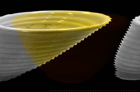 Vintage Mid-Century BAUER Yellow Art Pottery Ringware Mixing Bowl: Very good vintage condition with minor wear according to age, please see pictures. No cracks or repairs. Measures approx. 3 1/2" high x 7" wide. Marked.