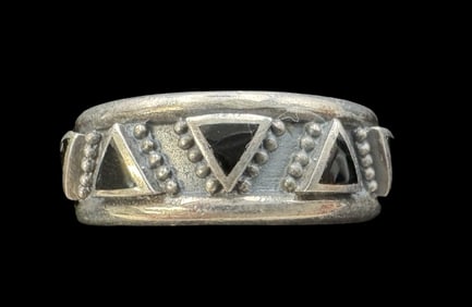 Vintage Sterling Silver & Black Gemstone in Triangle Shapes Ring