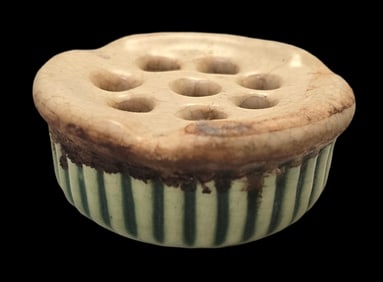 Vintage ROSEVILLE Art Pottery DONATELLO Green & Brown 8-Hole Frog