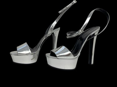 GUCCI Silver Patent Leather Platform High Heels /w Ankle Strap Sandanls - Never Worn
