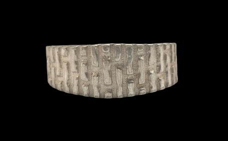 Beautiful ca. 1940 W. FREY & CO Germany 835 Silver Designer Ring with Carved Line Design