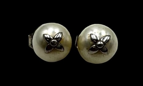 Beautiful Vintage Sterling Silver & White Pearl Earrings