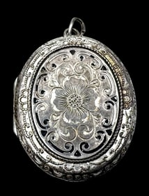 Beautifully Engraved Antique Sterling Silver Picture Locket Designer Pendant