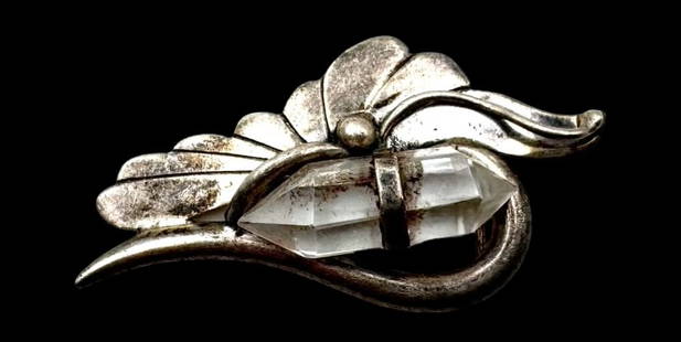 Delightful Vintage Sterling Silver & Rock Crystal Earring: Very good vintage condition with minor patina according to age. Measures approx. 1 3/4" long x 1" wide and weighs ca. 5.1 grams. Tested for Sterling Silver. Note: This is just a single earring which i