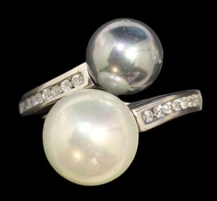 Beautiful Sterling Silver & Pearl Cocktail Ring