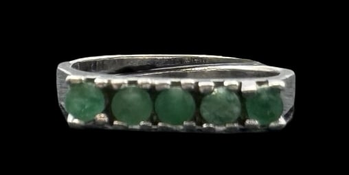Charming Vintage Sterling Silver & Green Gemstone Ring