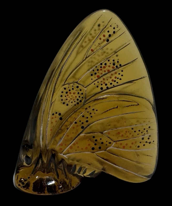 Vintage LALIQUE France Butterfly Figurine: Measures approx. 2 1/4" high x 1 3/4" wide. No chips, cracks, or repairs. Signed on the bottom.