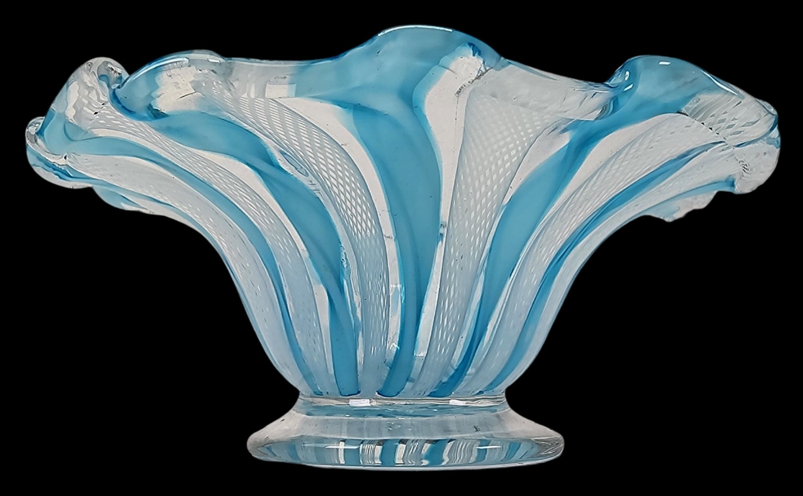 Vintage MURANO Baby Blue & White Latticino Art Glass Bowl: Beautiful piece. Very good vintage condition; no chips, cracks or repairs. Measures approx. 2 1/4" high x 5 3/8" in diameter.