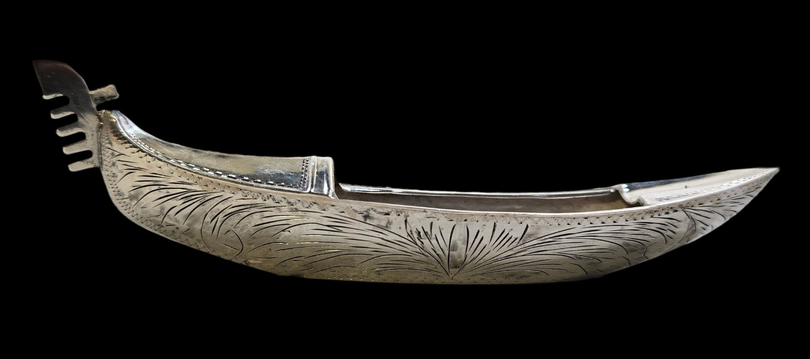 Unusual Vintage Italian 800 Silver Venetian Gondola Ashtray: Very good vintage condition with some patina according to age. Measures approx 5" long and weighs ca. 19.5 grams. Marked.
